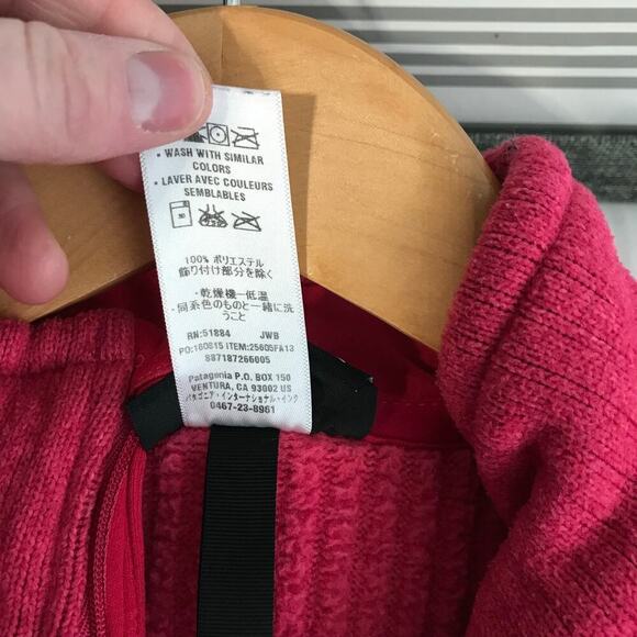 Patagonia women’s medium middle layer, half zip jacket in fuschia pink  - Picture 8 of 8